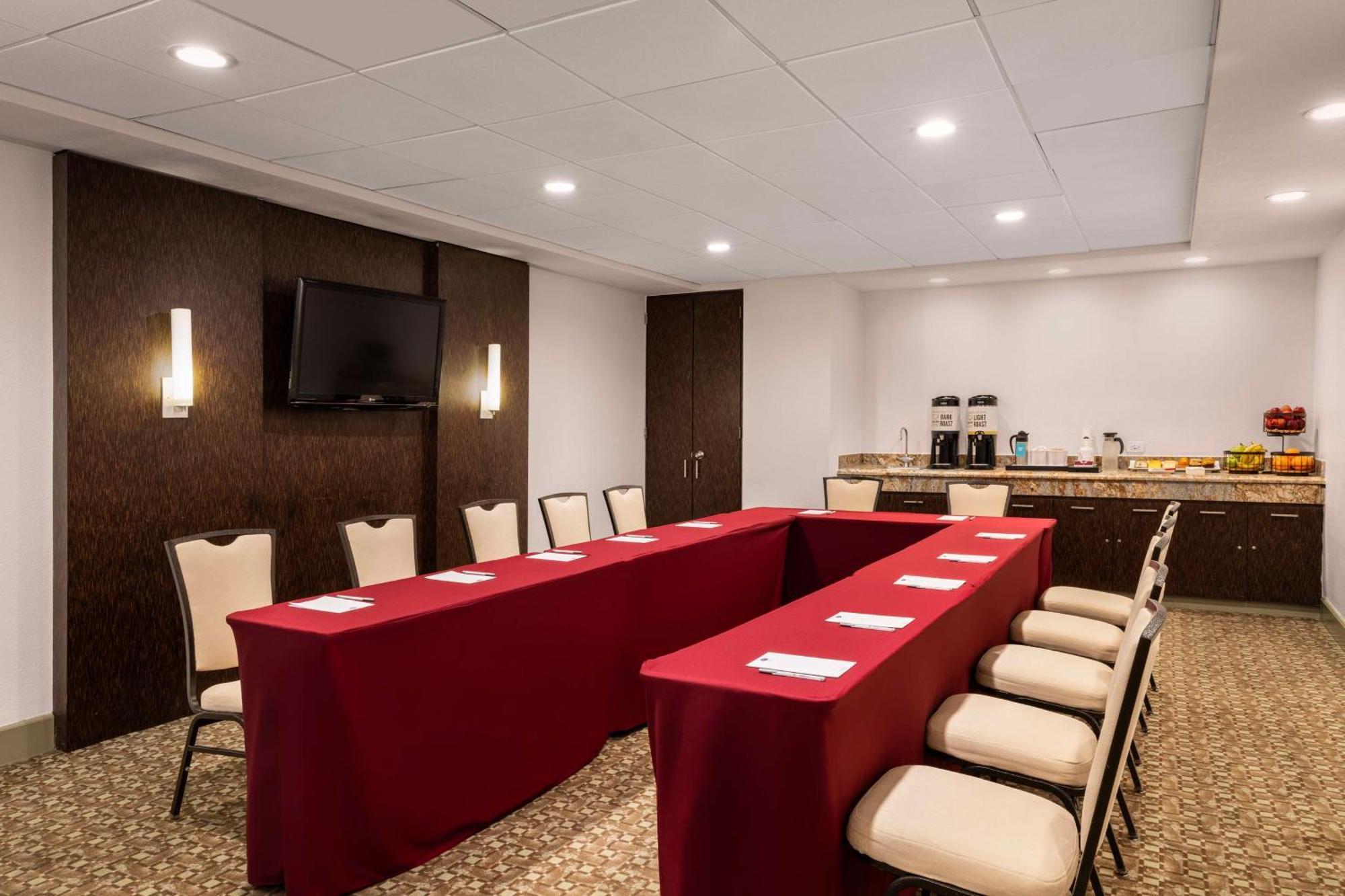 Hampton Inn & Suites San Juan Каролина Экстерьер фото